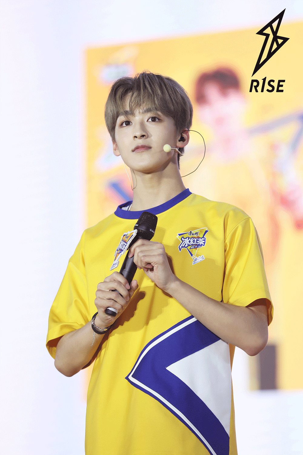 何洛洛活力四射.jpg 何洛洛活力四射.jpg